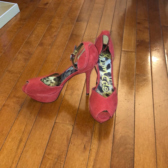 Heels - Picture 2 of 4